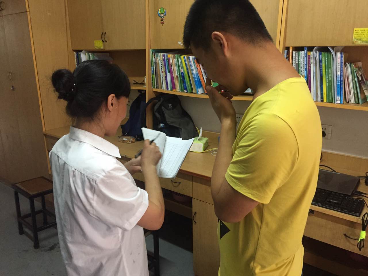 毕业生安全离校系列活动一-- 安全宣传挂嘴边,